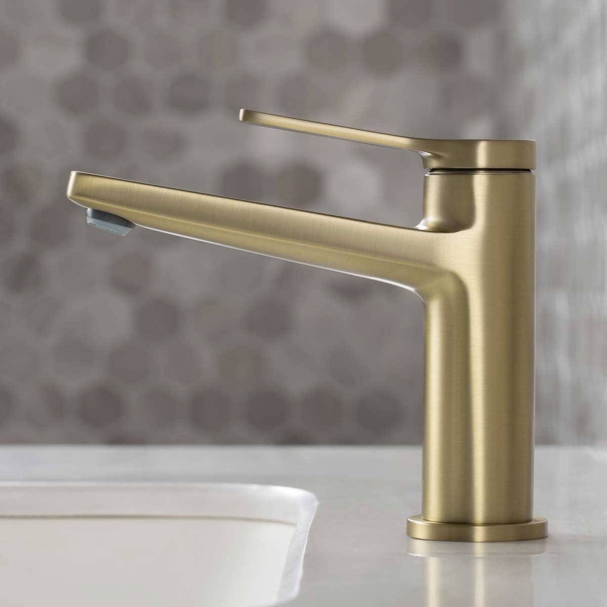 bathroom-gold-faucet-3