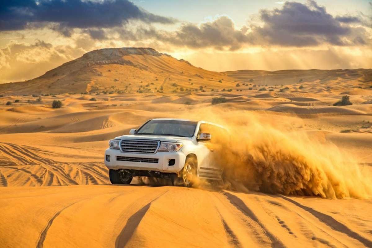 Desert-Safari-Dune-Bashing-Tour-4WD-on-san-1073x715