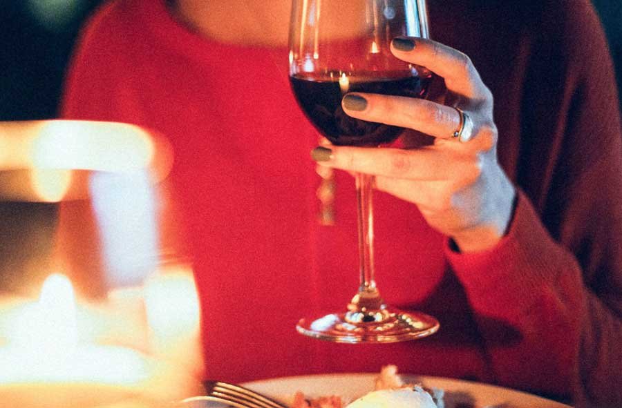 Enjoy the nice wine and delicious food surrounded by soft candlelight.