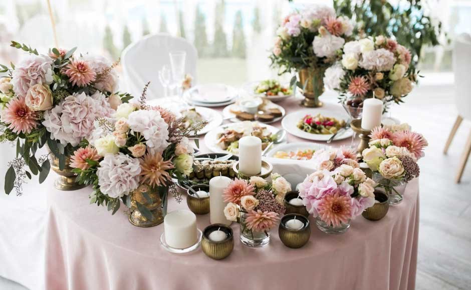 15 Stunning Flowers for Centerpieces