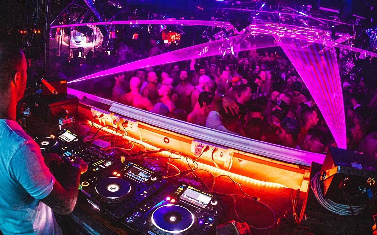 5 Ways to Benefit from Bars and Clubs Being Closed Bars and Clubs