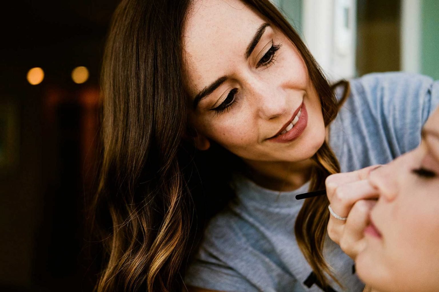 Becoming a style and makeup artist in the fashion industry tyle and makeup artist