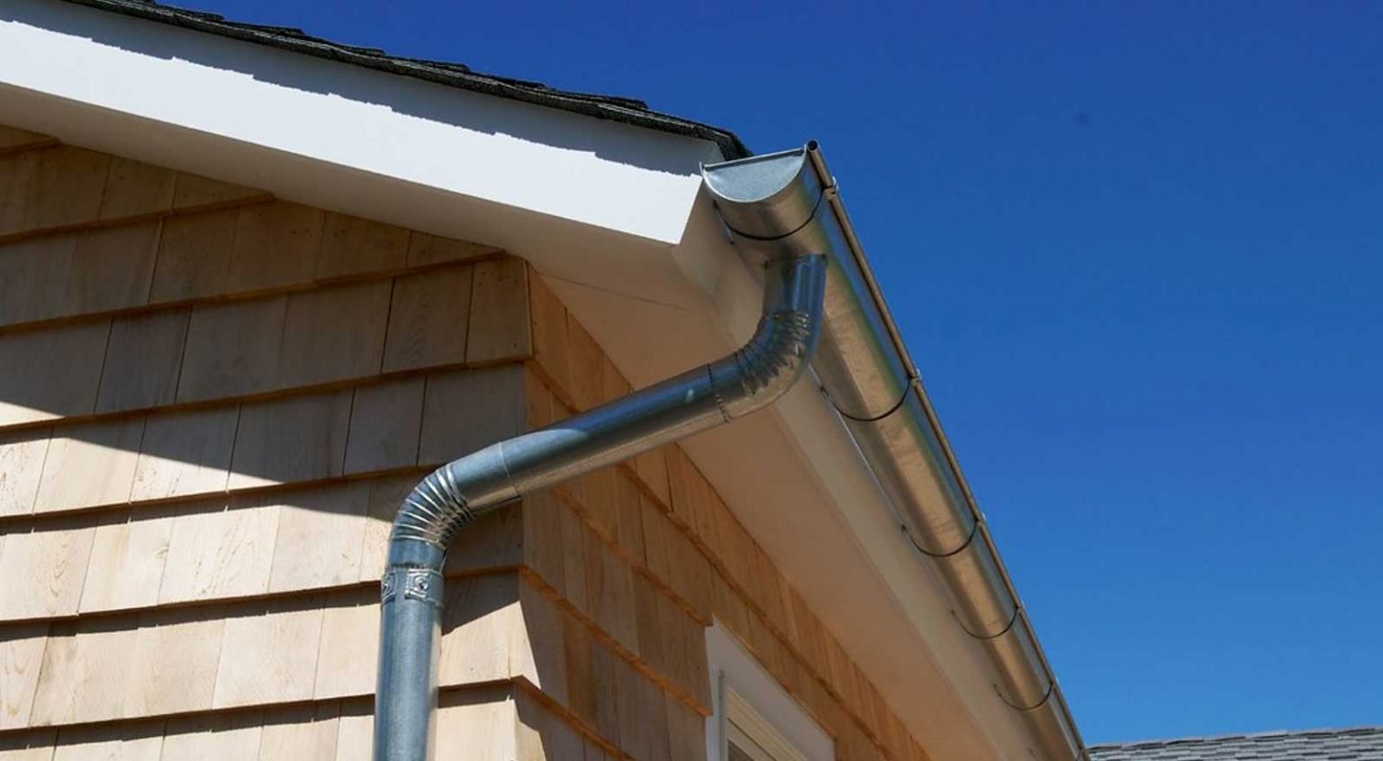 How to Connect Gutters
