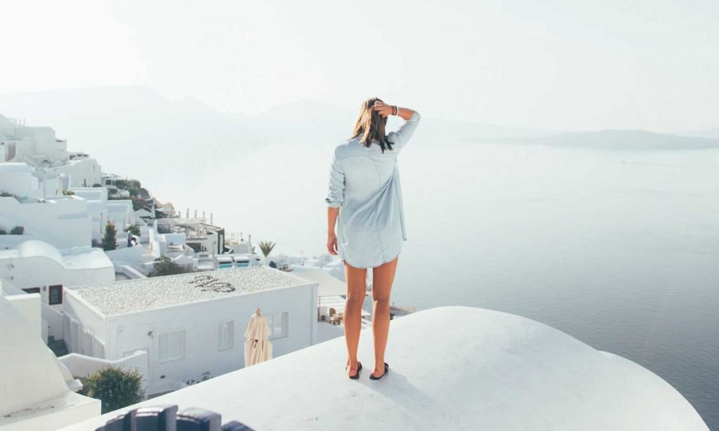Travel Light Tips for Stylish Women on The Go