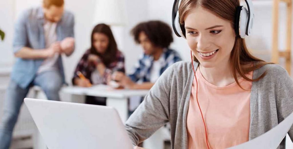 ,Learning English Through Online Platforms